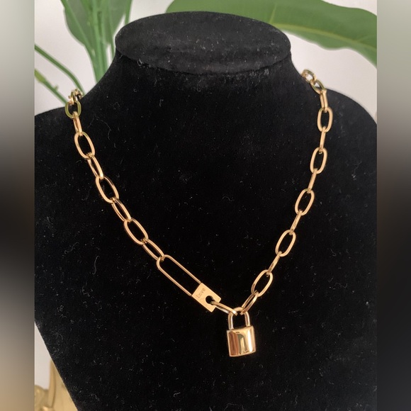 Gold plated stainless lock and paperclip necklace - Picture 2 of 6